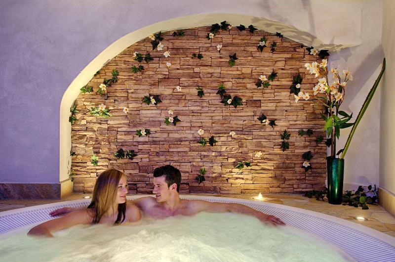 Stoa - Elegant & Romantic Guest House - "Adults Only" San Vigilio Di Marebbe Eksteriør billede